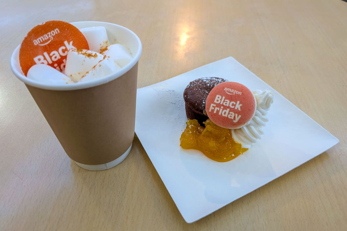 Amazonオリジナルスイーツのタピオカブリュレラテとオレンジフォンダンショコラ