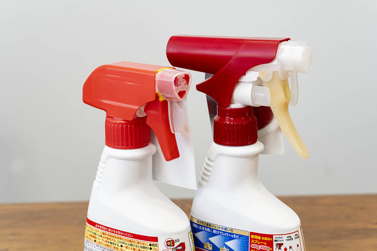 左は従来品。右のラクラク連射ジェットはタンク式スプレーを採用している