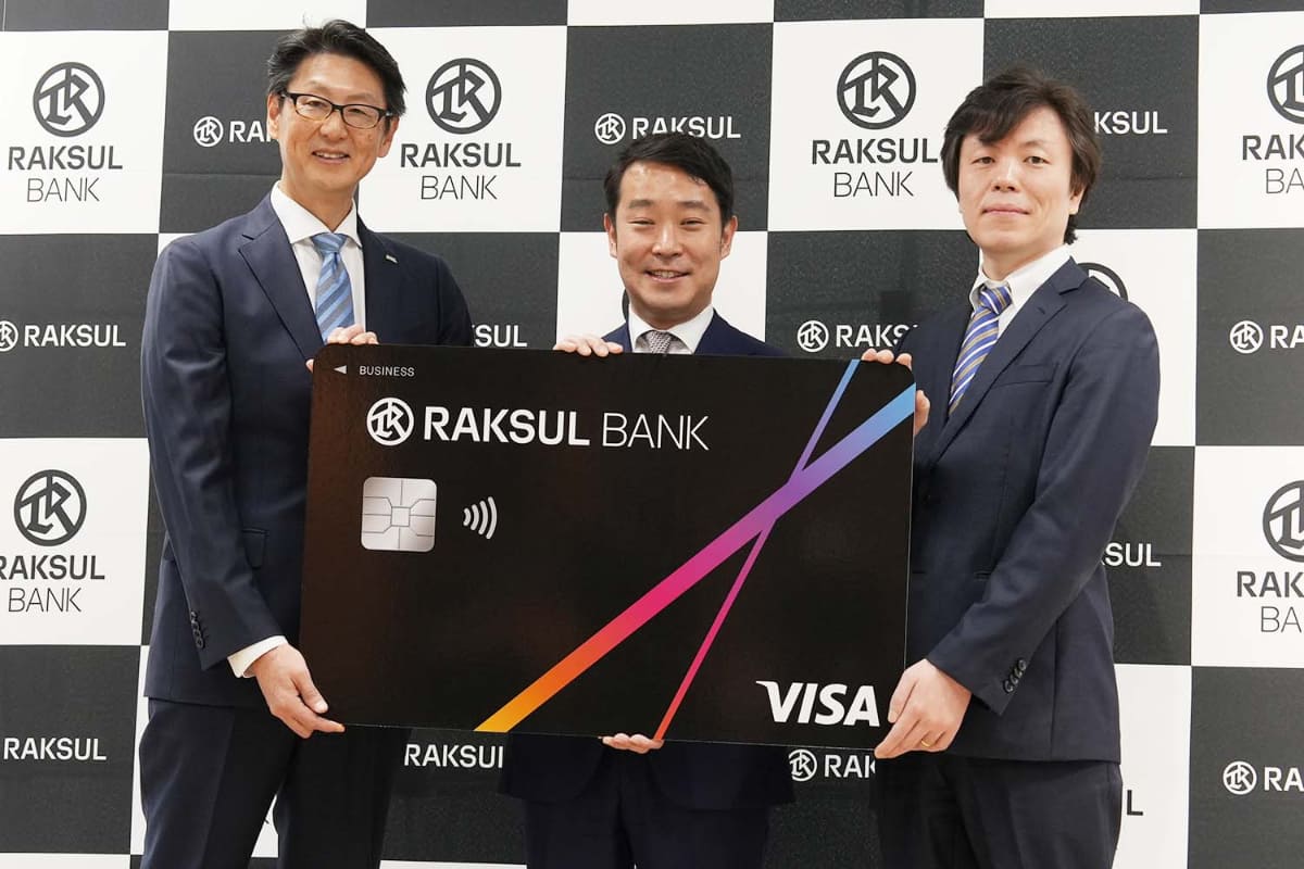 GMOあおぞらネット銀行　執行役員営業本部長 小野沢 宏晋氏(左)、ラクスルバンク杉山賢CEO(中央)、西村あさひ法律事務所・外国法共同事業 パートナー弁護士 下田顕寛氏(右)