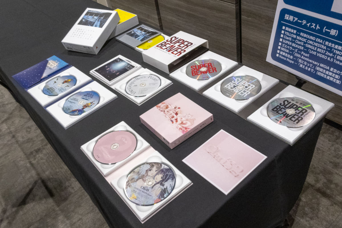 紙トレイを採用した商品