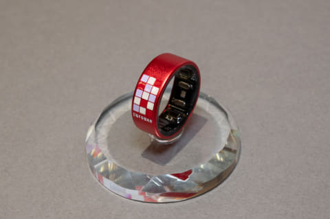 INFOBARデザインのスマートリング発売 - Impress Watch