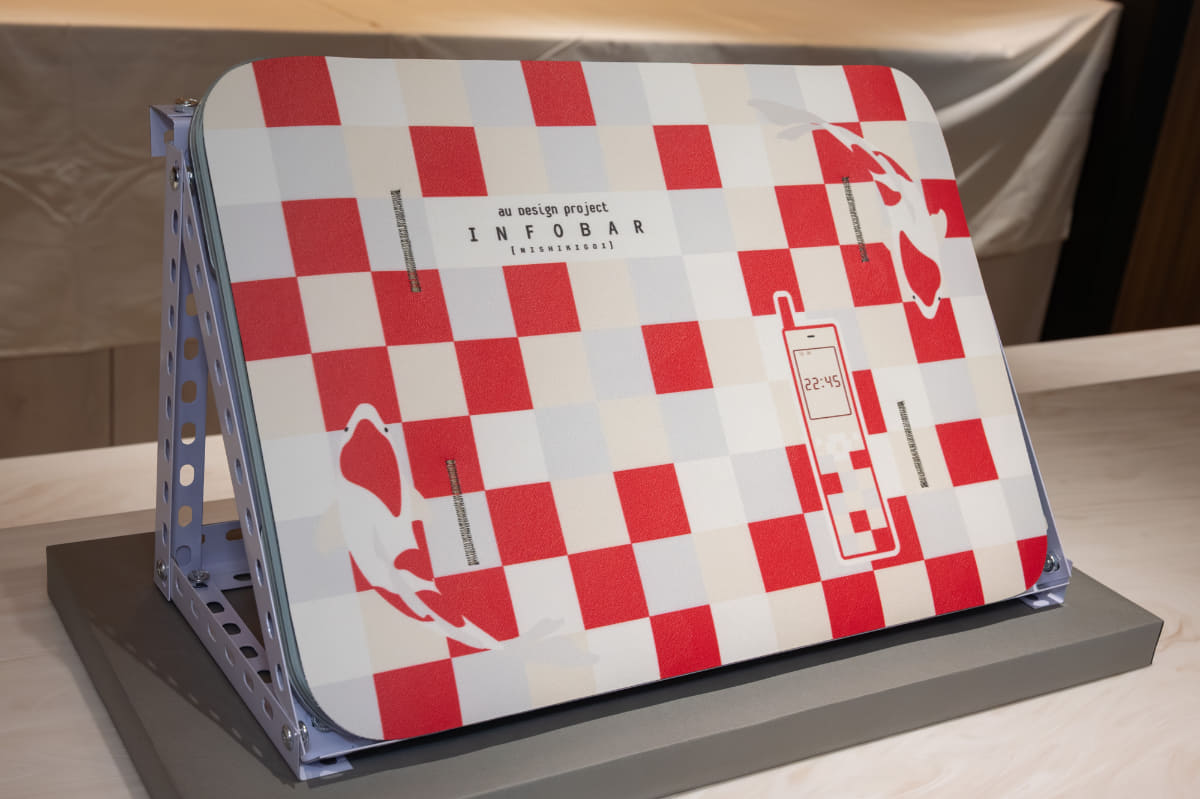issinのスマートバスマットのINFOBARコラボデザイン