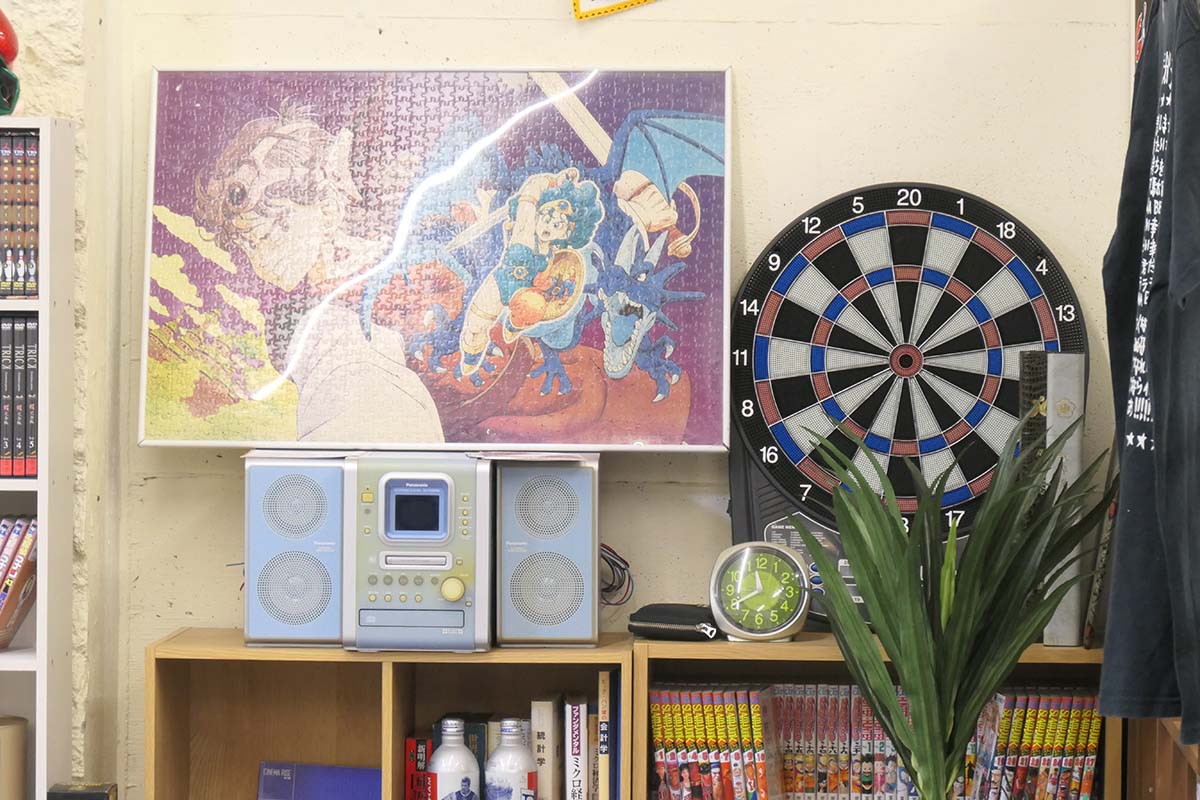 メルカリで実際に取引されている価値あるモノたちで構成