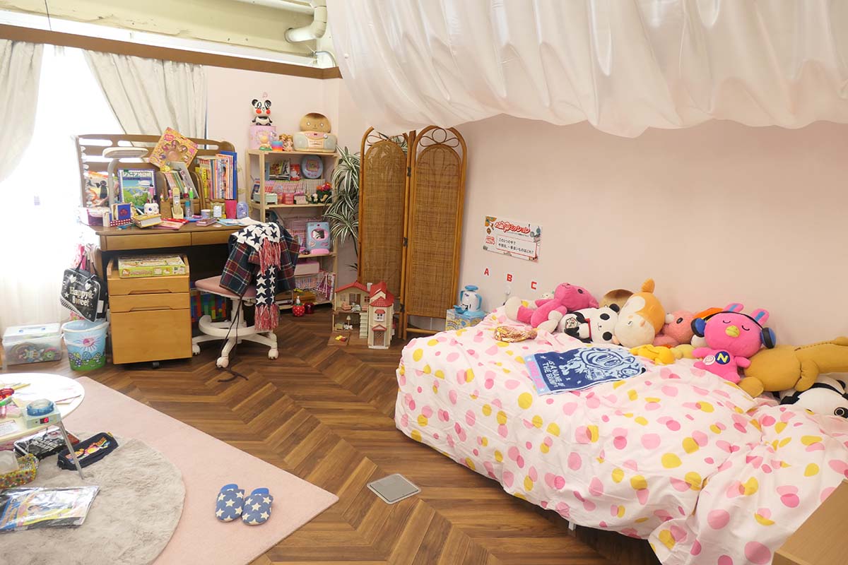 小学6年生でアイドルに憧れていた妹・アヤカの部屋