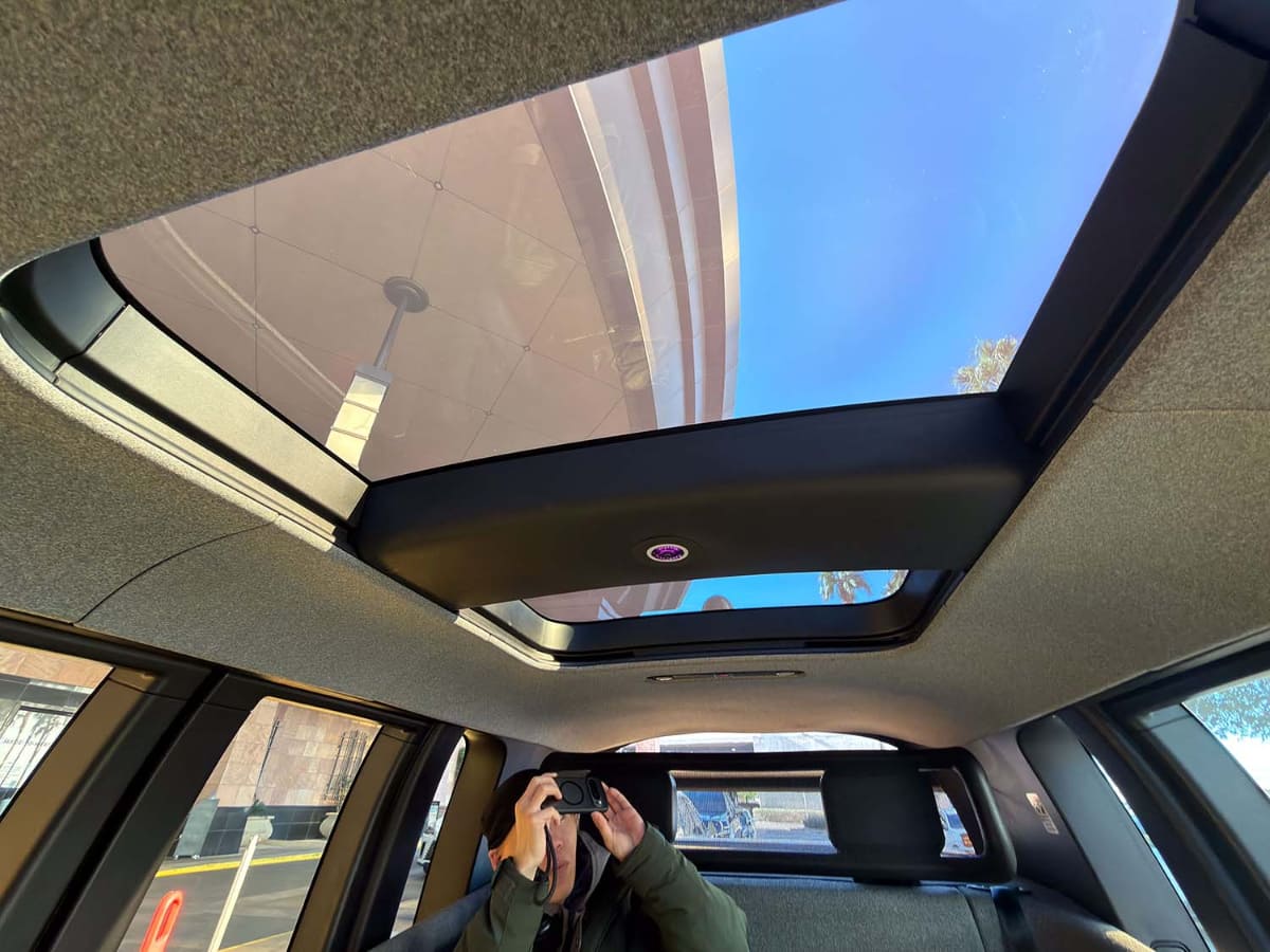 サンルーフで開放的