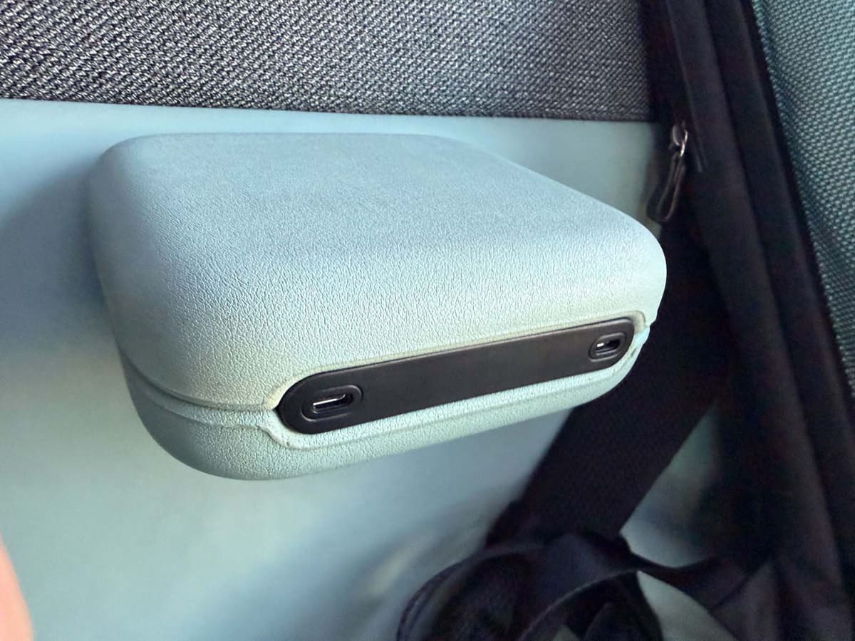 USB Type-Cの充電コネクタも用意されている