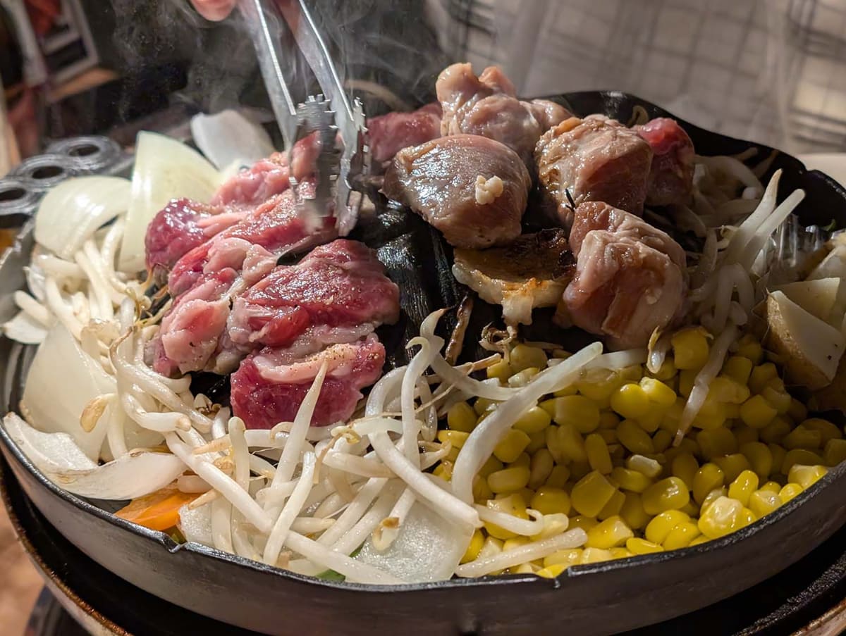 北海道名物のジンギスカン鍋