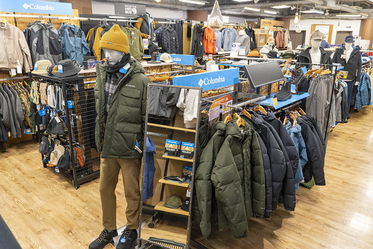 エルブレス 新宿店 6階。5階と2フロアでジャケットを展開している