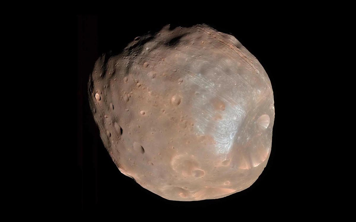 NASAの火星探査機Mars Reconnaissance Orbiterが撮影した衛星フォボス(Credit: NASA/JPL-Caltech/University of Arizona)