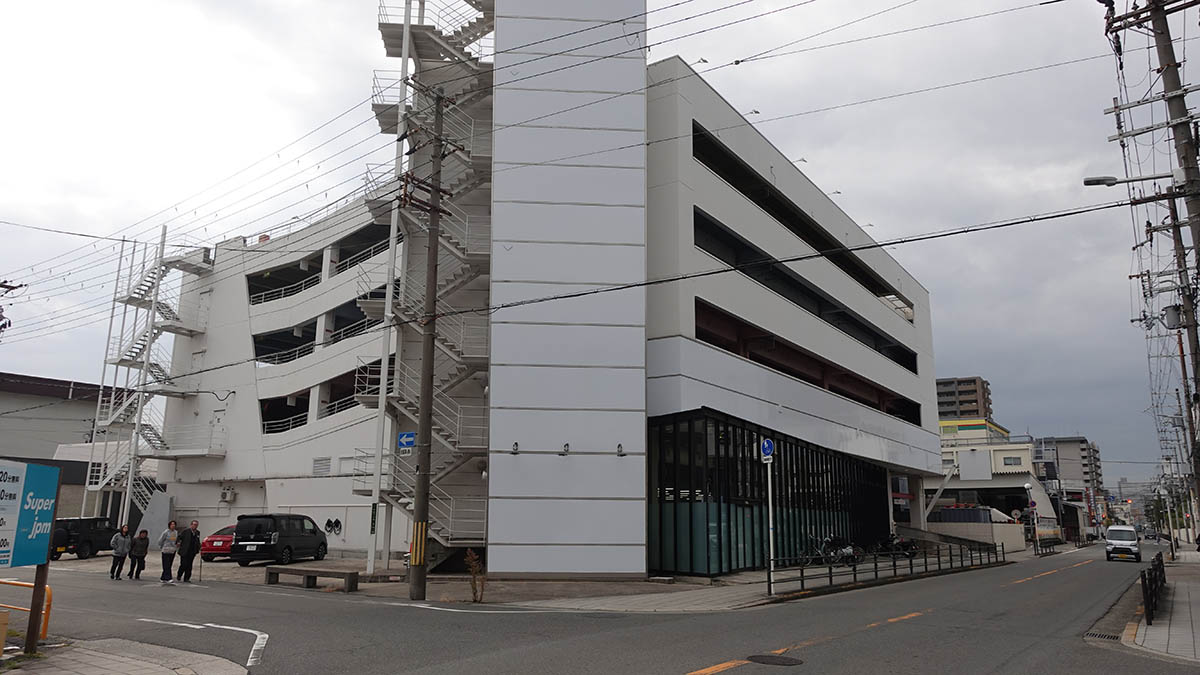 夢洲交通本社。パチンコ店を改装している