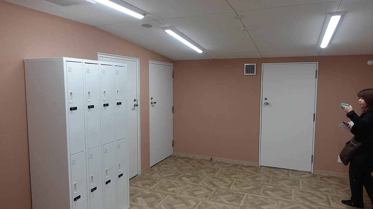 女性用控室