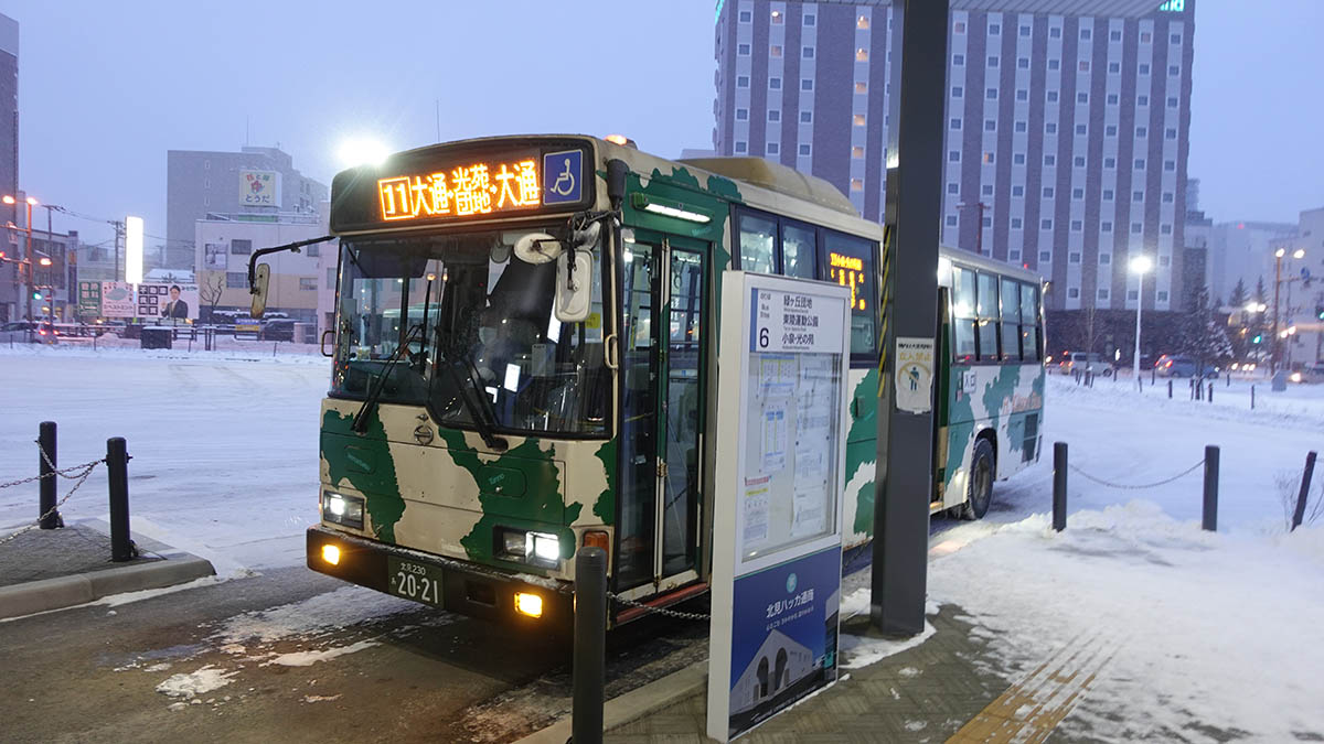北見ターミナルで発車を待つバス