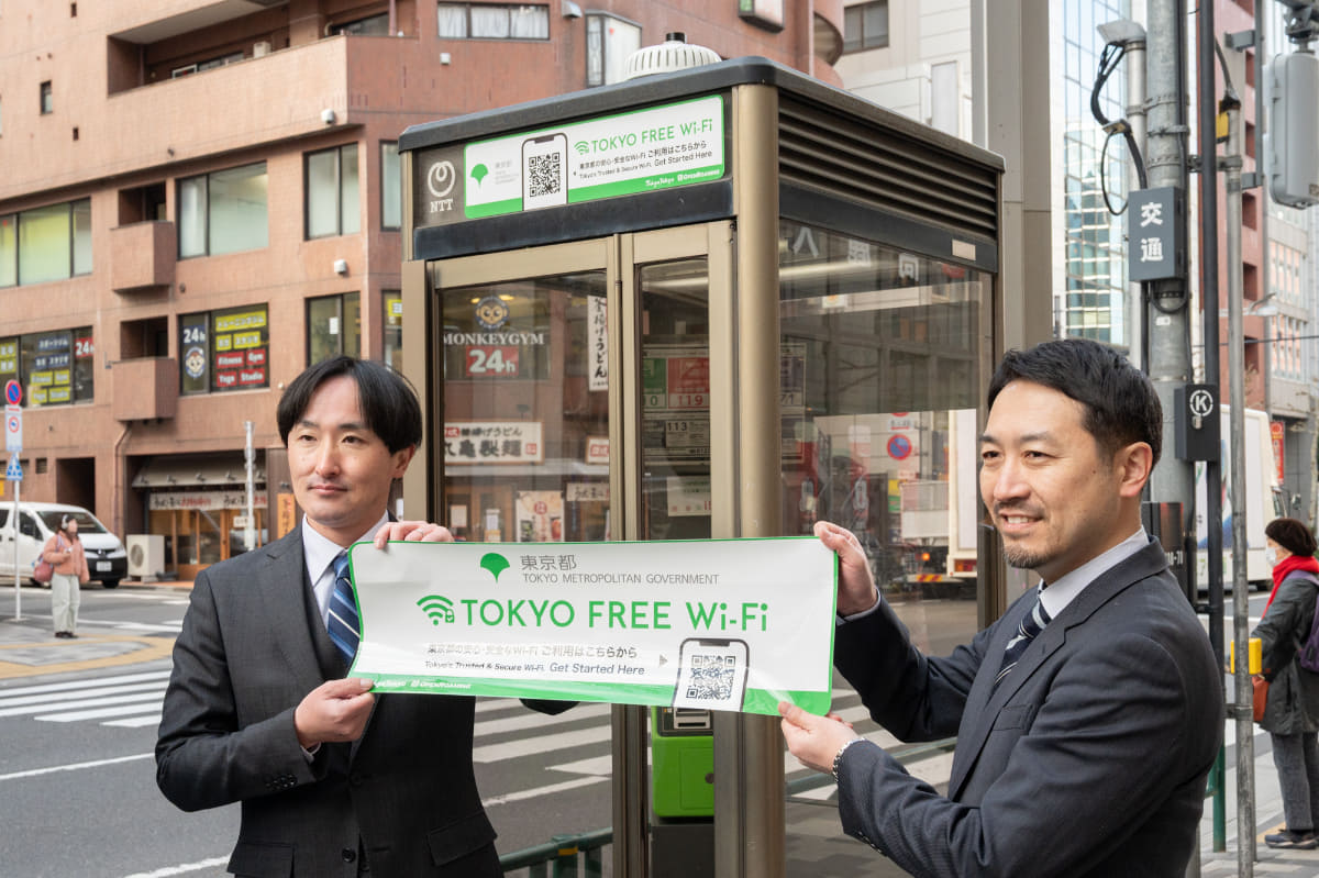 NTT東日本の岡田氏(左)、東京都デジタルサービス局の小宮氏(右)
