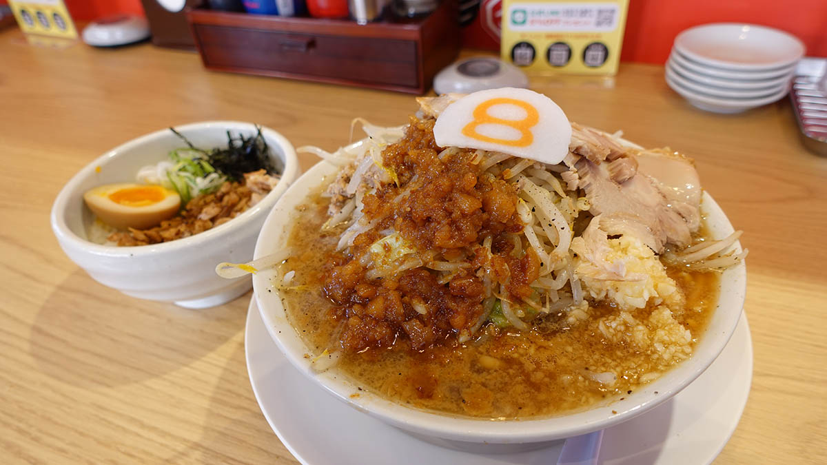 金沢醤油豚骨らーめん・8番