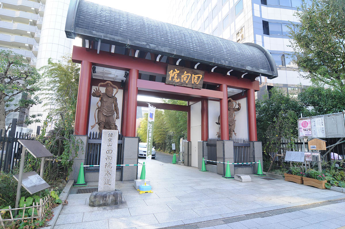 初代国技館があったとされる場所には回向院という寺院が立地(19年11月撮影)