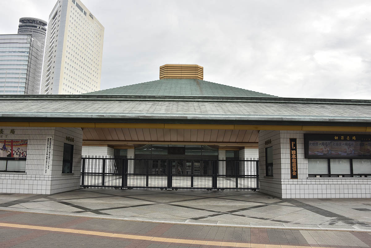 取組がない日の両国国技館は、熱戦から離れて静けさを保つ