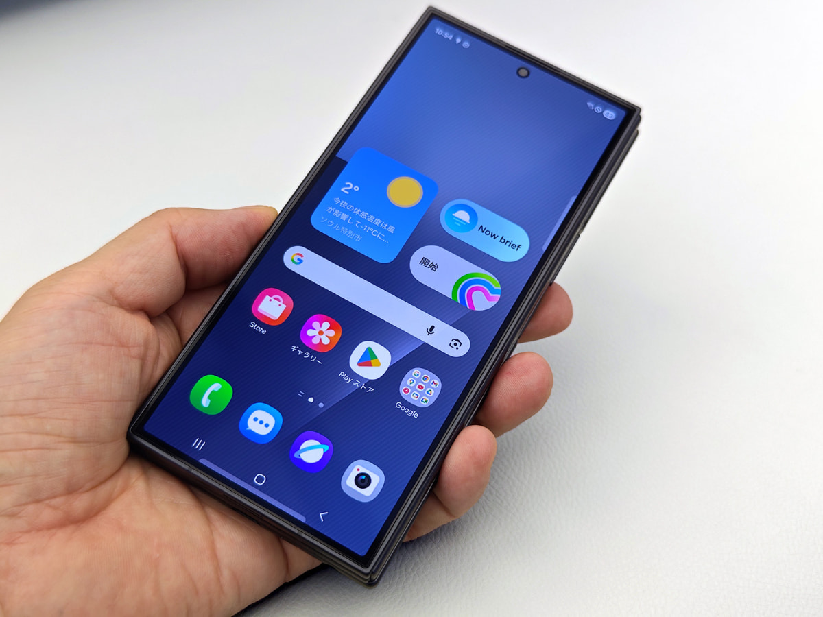 たたむとスマホになるGalaxy Z TriFold、日本のファンの関心も高い