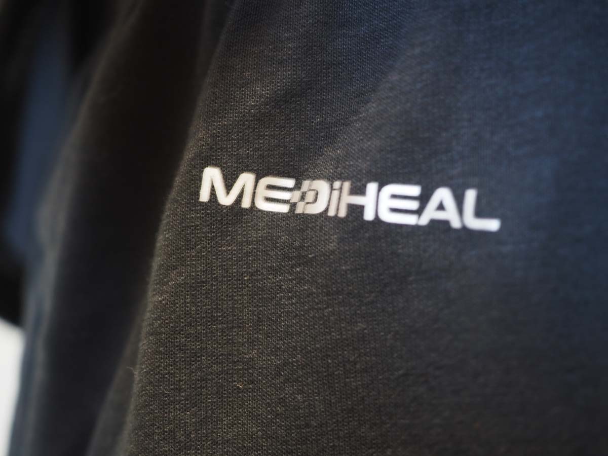 繊維に練りこんだ高純度のセラミックスが輻射することで、遠赤外線の血行促進作用があるという