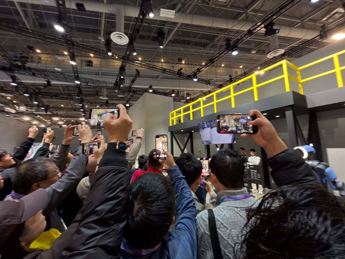 Atlasを展示したHyundai Motorsのブースは、最も人が混み合う場所に