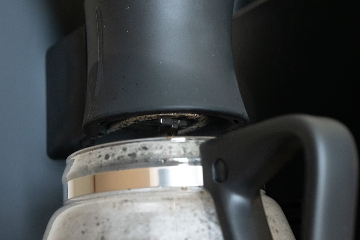 ドリッパー部分の底にあるストッパーが開閉して浸漬式と透過式を繰り返します