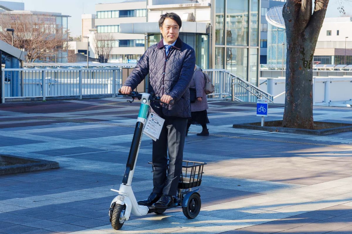 時速6kmで歩行者扱いのパーソナルモビリティ「つくモビ」