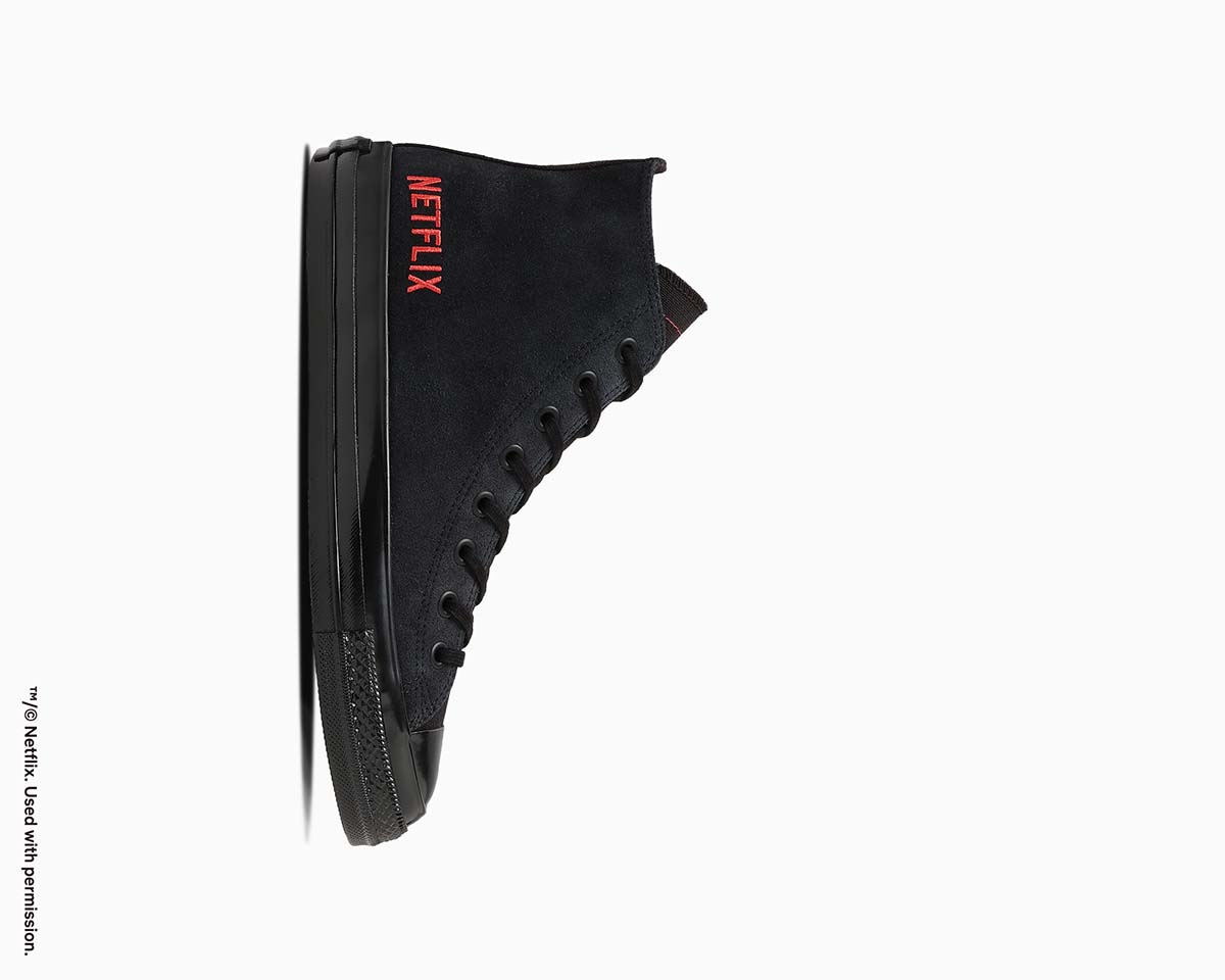 外腰にNetflixロゴを刺繍