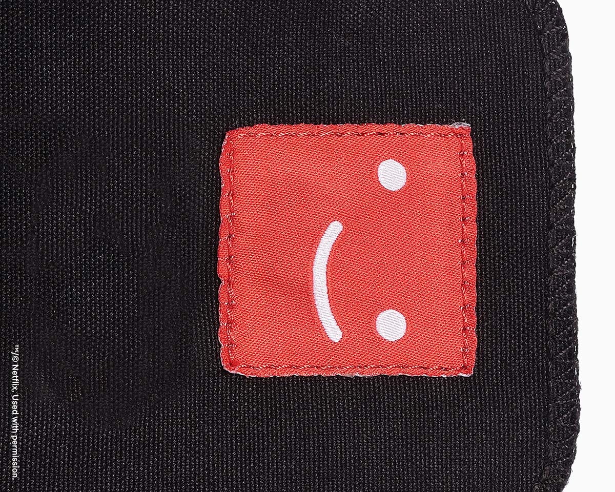 タン裏にはプロフィールアイコンのスマイルマークラベル