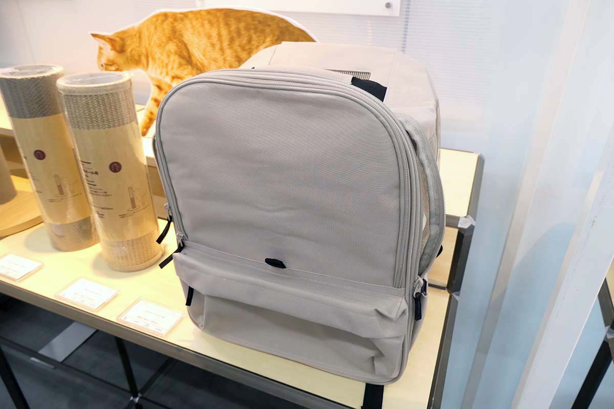 公共交通機関などで隠したい場合はカバーを付けられます