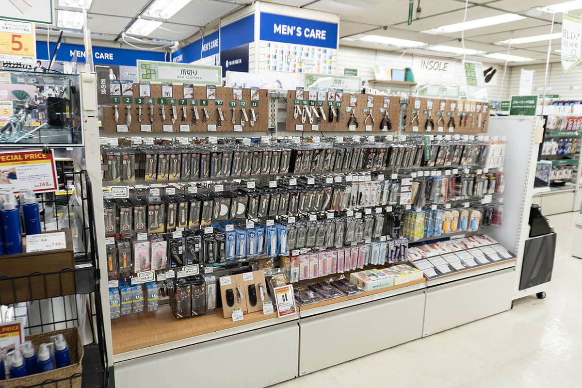 約100種類を取り揃える爪切りコーナー(3Bフロア)