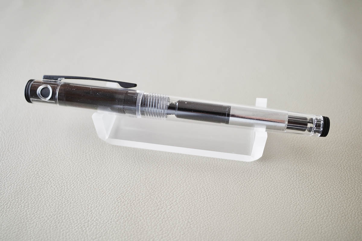 透明軸からのぞくCON-70Nの一体感がカッコいい