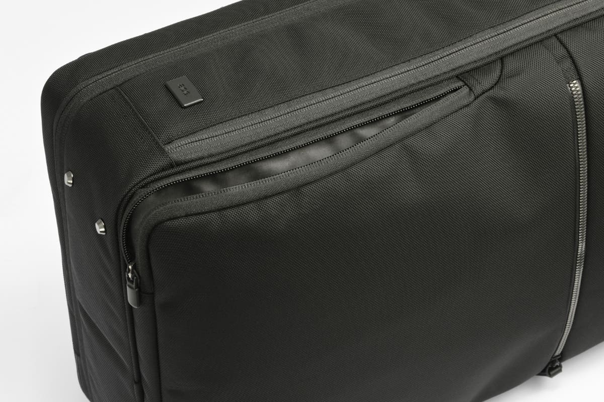 クイックラウンドポケットがフロント左右両側配置に