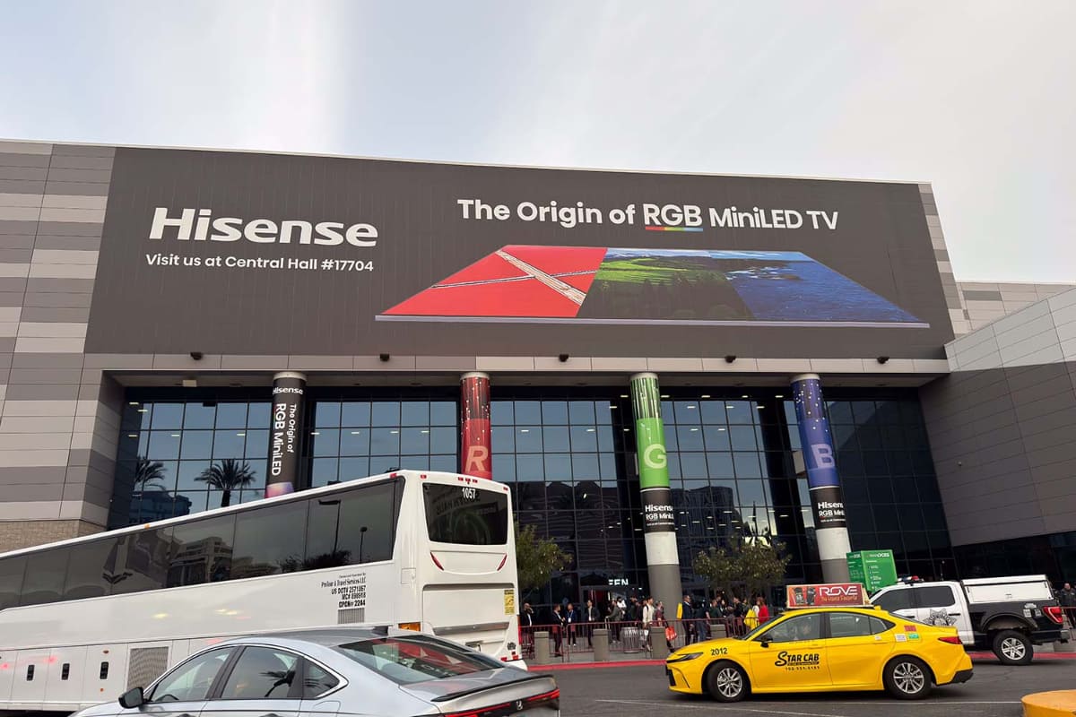 CESメイン会場の広告。かつてはソニーやサムスンが力を入れていたが、いまはハイセンスやTCLが中心だ