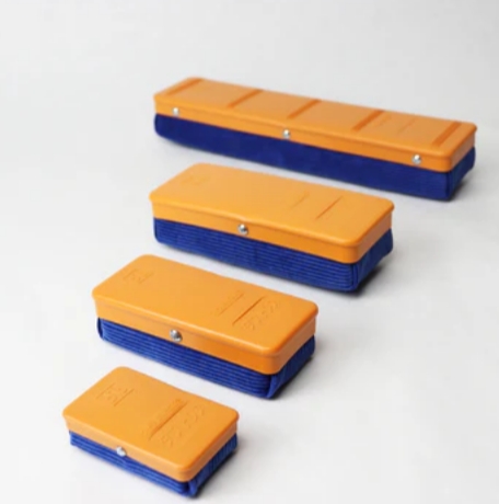 現在の黒板消しクリーナー。日本理化学工業<a href="https://rikagaku.co.jp/pages/chalk">公式サイト</a>より引用