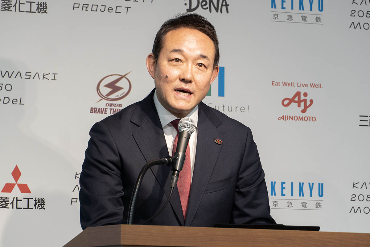 アリーナシティプロジェクトについて説明するDeNA スポーツ・スマートシティ事業本部 川崎拠点開発室室長 兼 DeNA 川崎ブレイブサンダース 取締役会長 元沢伸夫氏