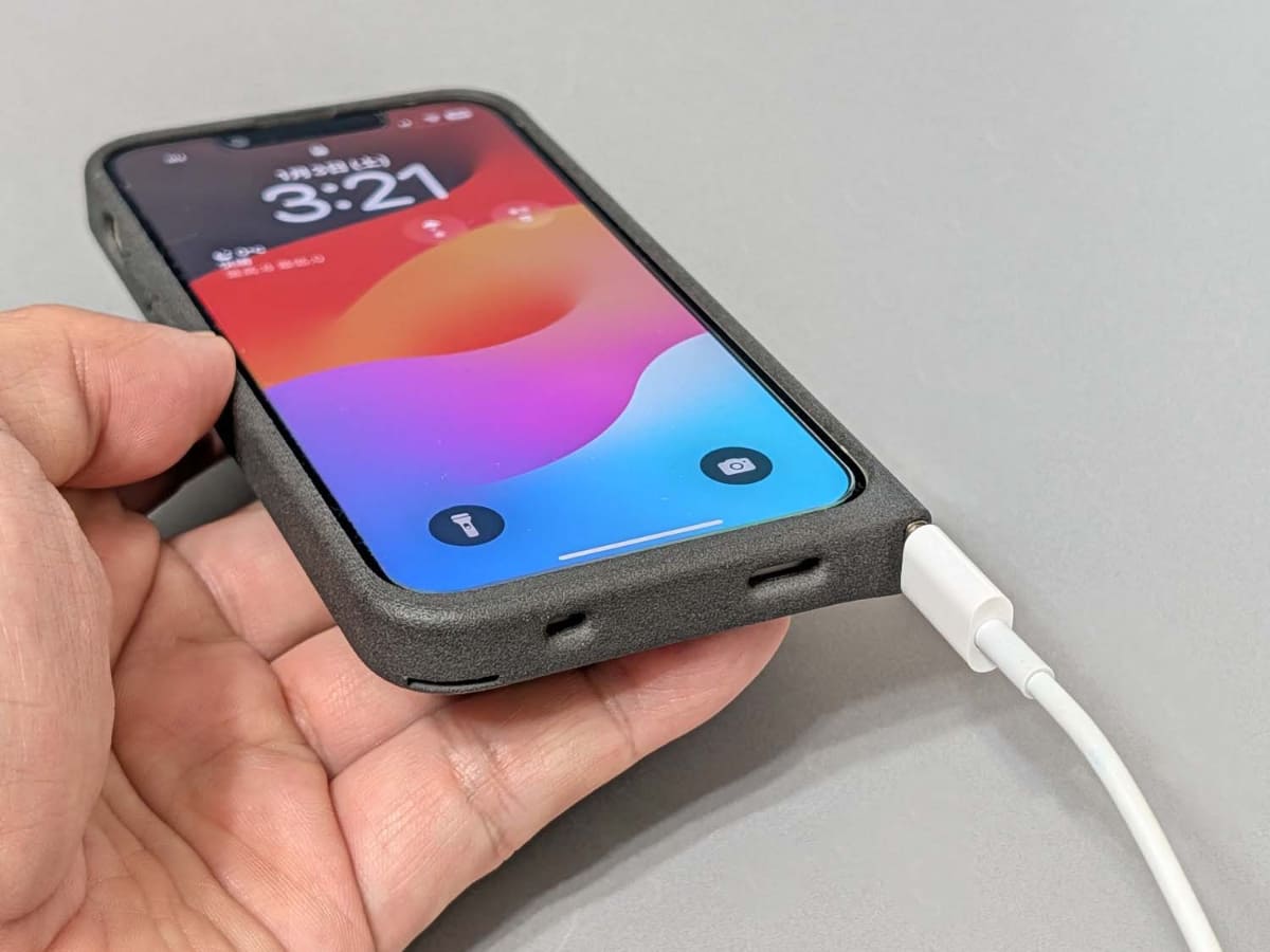 ほかのデバイスとUSB Type-C充電環境を共有できるのは大きなメリット。USB PDでの充電にも対応します