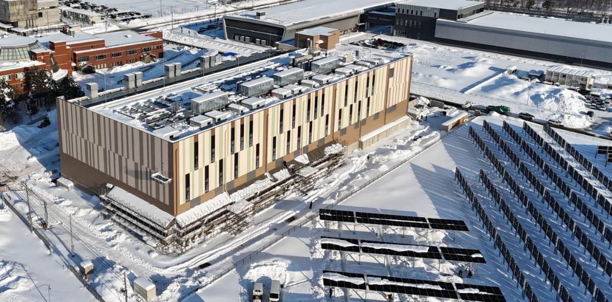 石狩再エネデータセンター第1号 外観(工事中)