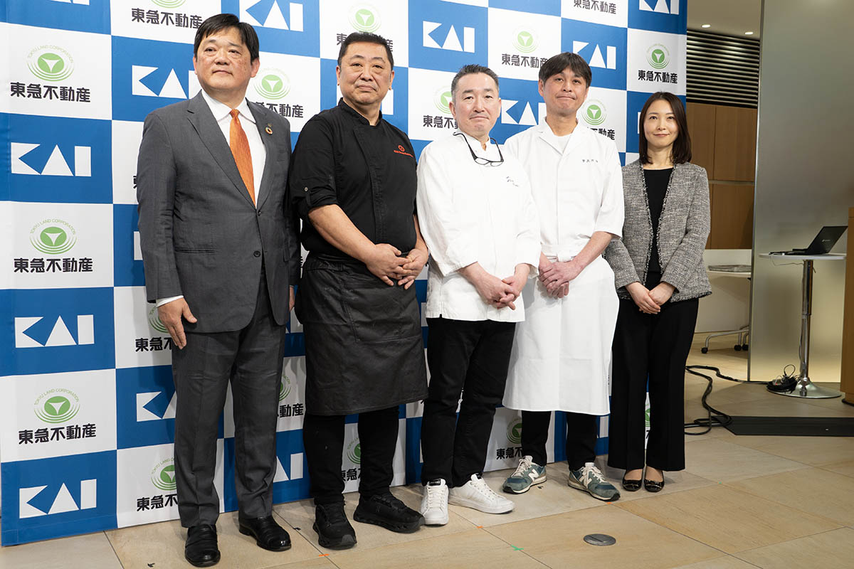 左から、東急不動産 住宅事業ユニット 再開発事業本部 本部長 鮫島泰洋氏、菰田欣也シェフ、原田慎次シェフ、笠原将弘シェフ、貝印 上席執行役員 ビジネス開発本部 本部長 遠藤加奈子氏