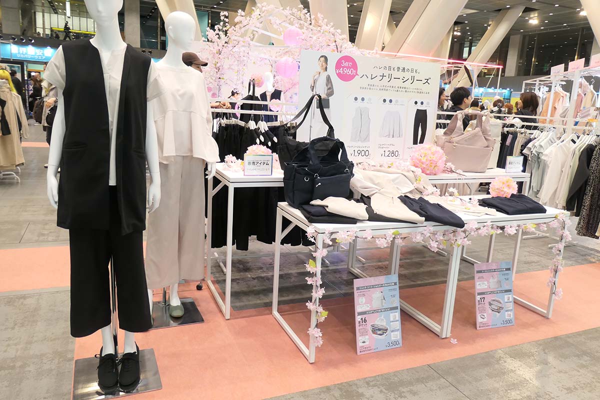カラーはブラック、ネイビー、グレージュ