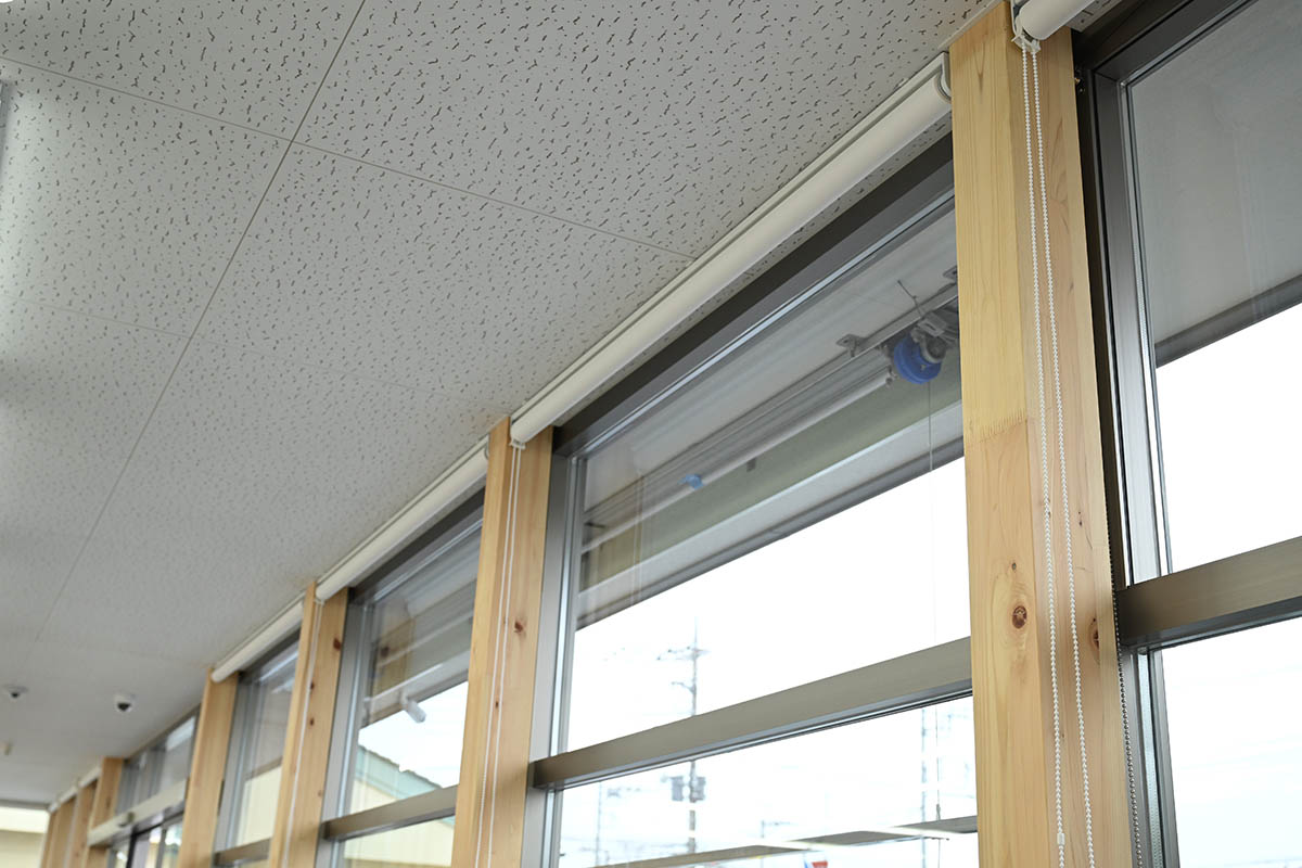 木材を使用した店内の柱