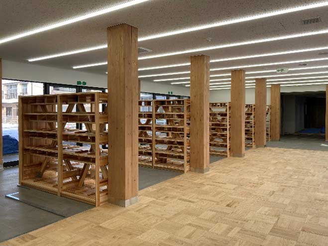 昇降口・下足入れ