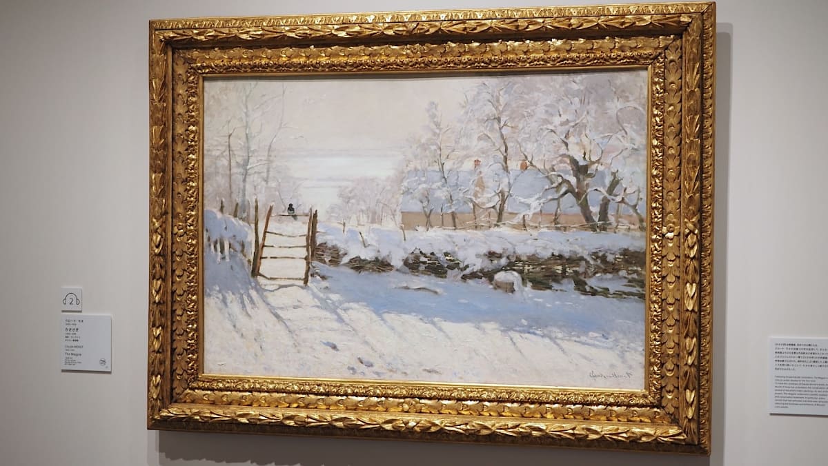 1868から1869年にかけて、モネが当時、家族と暮らしていたエトルタの近所の雪景色を描いた《かささぎ》(オルセー美術館蔵)。特に雪と影の表現を間近で見てほしい