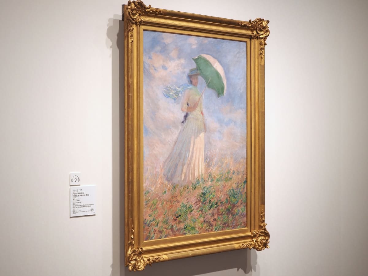 クロード・モネが1886年に描いた《戸外の人物習作―日傘を持つ右向きの女》(オルセー美術館蔵)