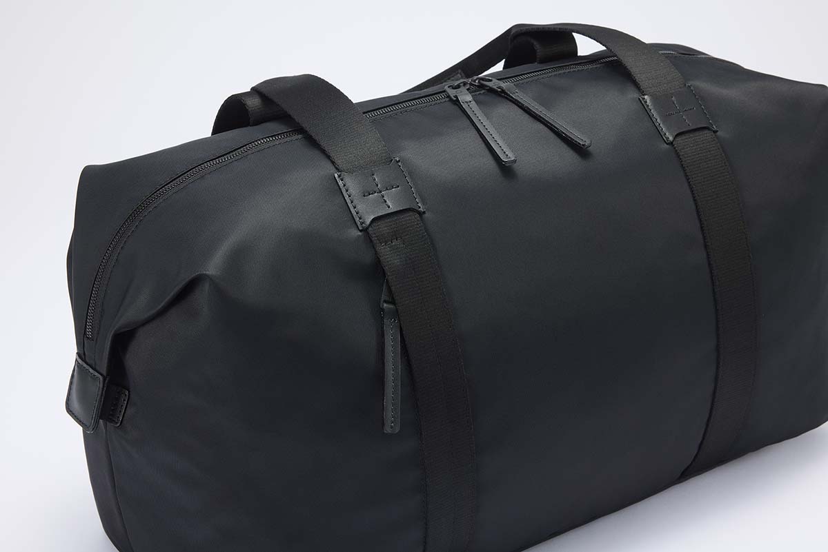 国産素材を使用し、国内で縫製