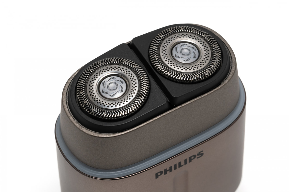 ヘッドは2つ。コンパクトだが顔の凹凸にしっかりついてくる