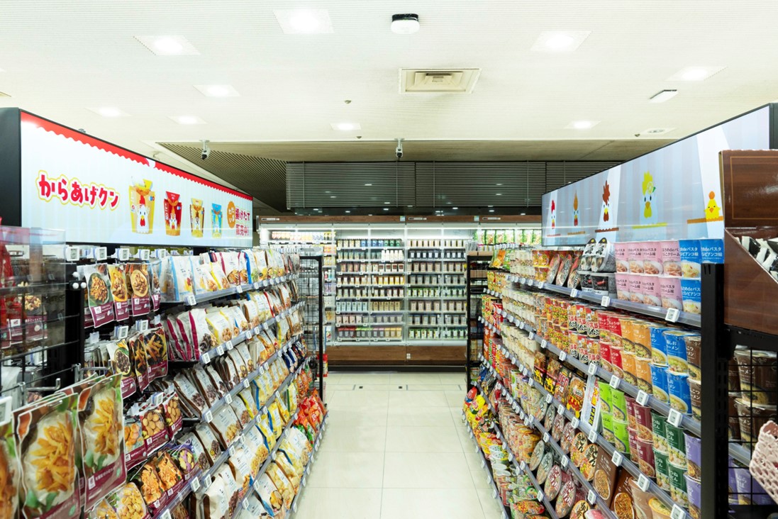 ローソンKDDI新宿ビル店の店内