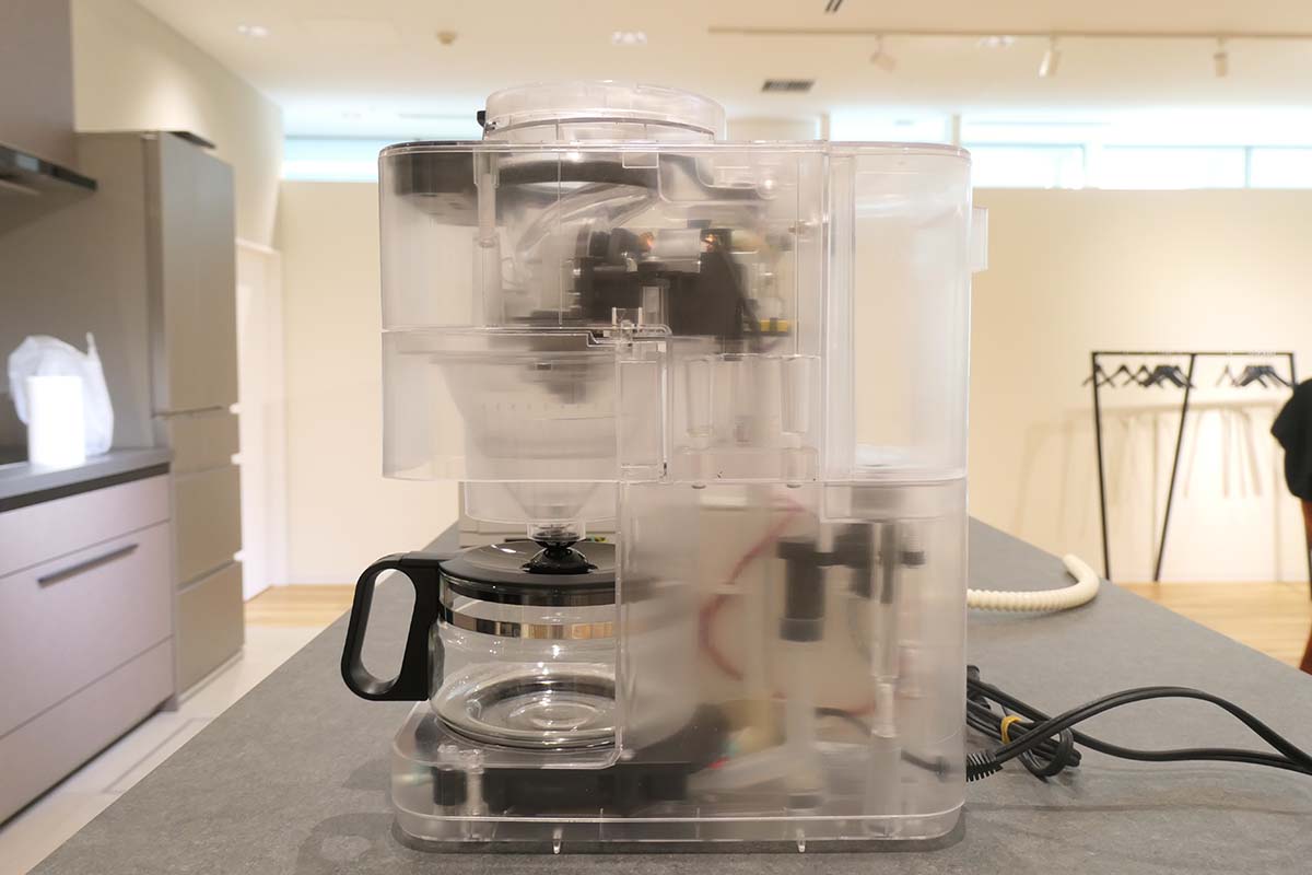 「A58」スケルトンモデル。前モデルから浄水機能をカットし、価格を抑えました