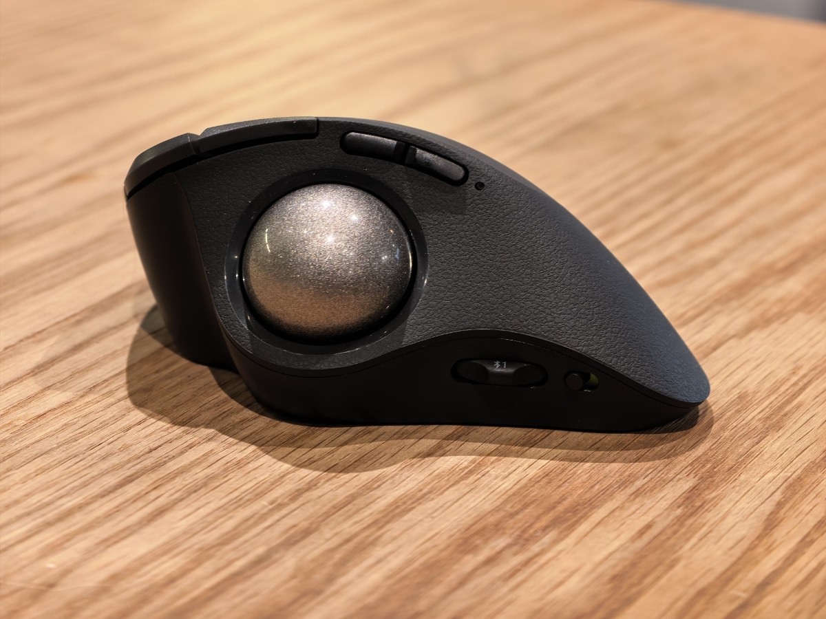 IST PROはボタンもたくさん、水平チルト操作や複数デバイス切替も対応