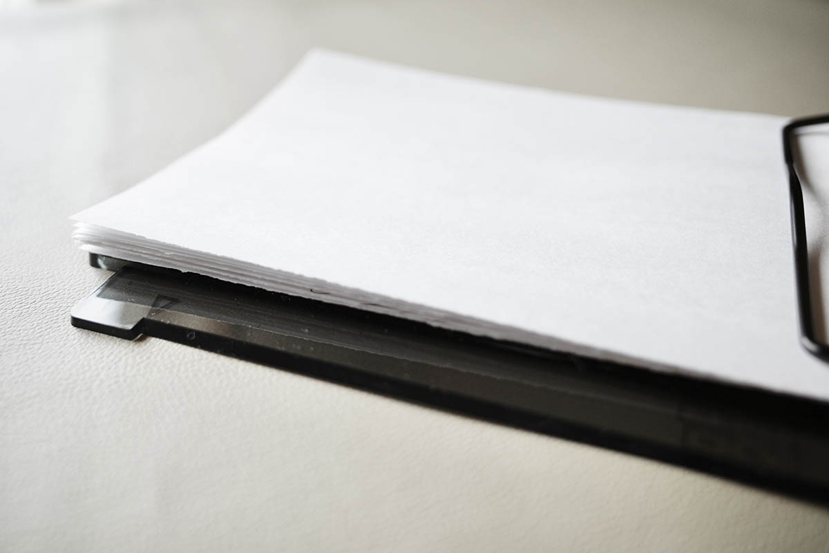 切断面はやや毛羽立っている