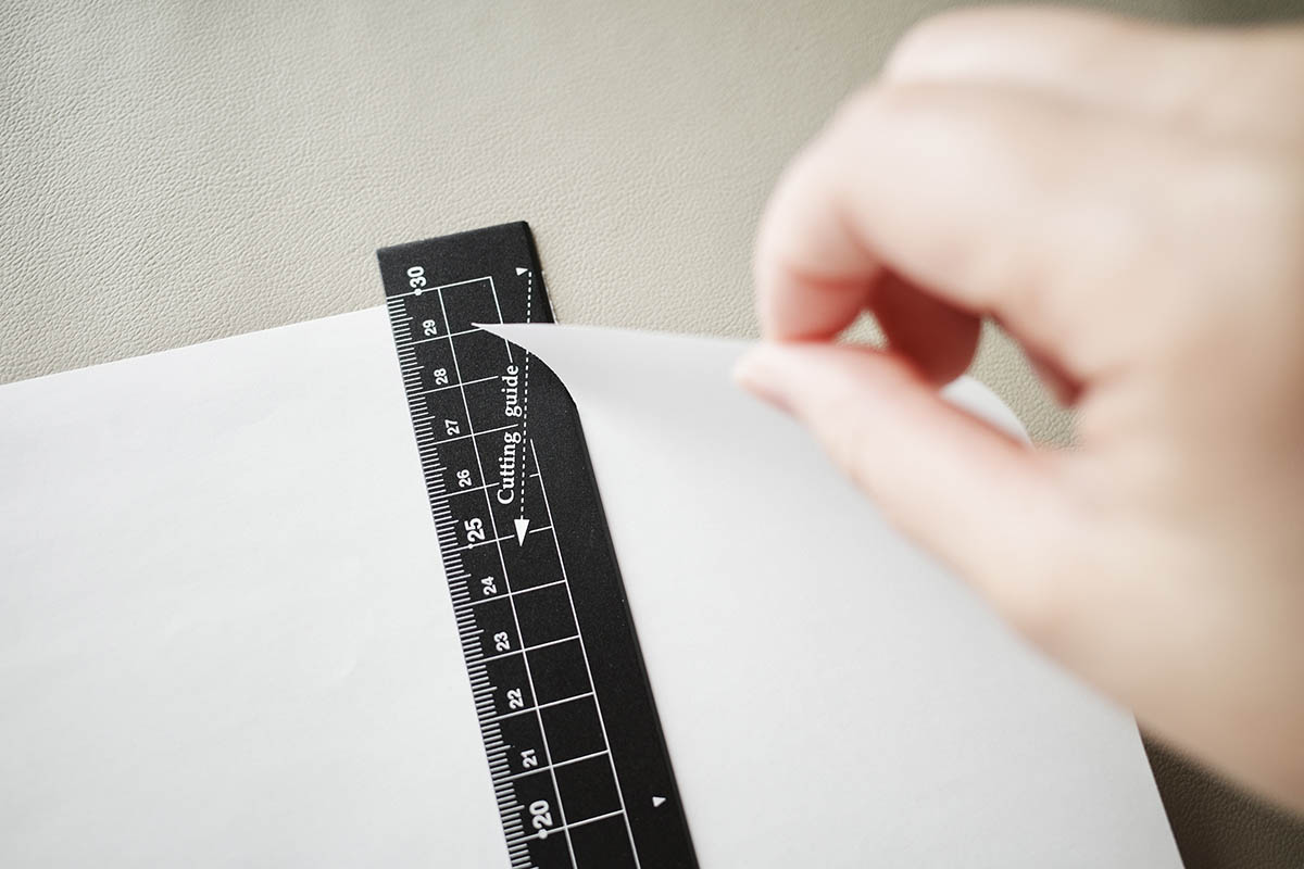 ガイドに沿って引けばコツいらず