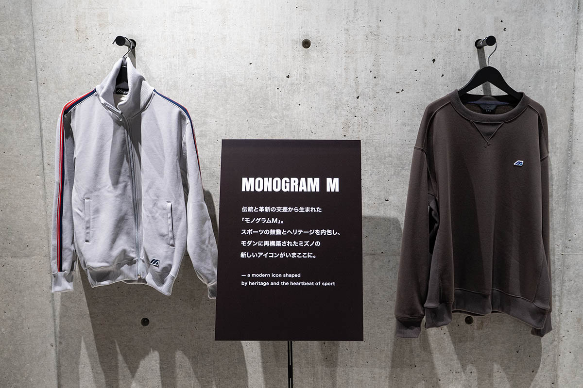 かつてのトラックジャージ(左)とモノグラムM トレーナー(右)